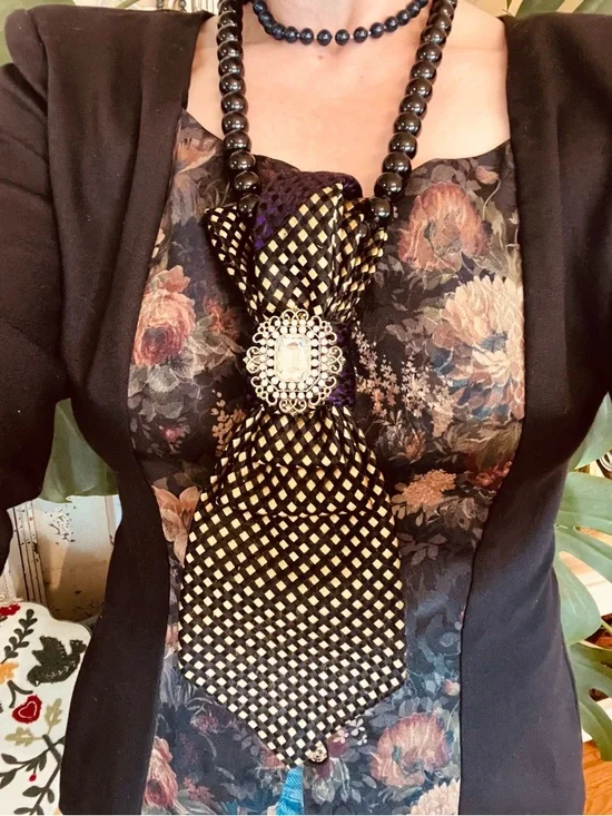 #N10 GEMINI ♊️ TIE NECKLACE - Picture 5 of 6